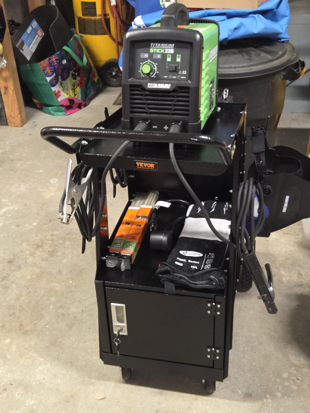 VEVOR 2-Drawer Welding Cart with Anti-Theft Lockable Cabinet, 350 LBS Static Weight Capacity, 360° Swivel Wheels, Tank Storage Safety Chains customer photo 2