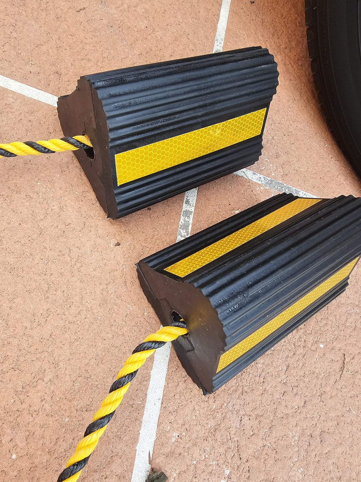 ROBLOCK Wheel Chocks (2pair/4pack with Rope) for RV Trailer Camper Truck Car Aircraft, Versatile Heavy Duty Rubber Wheel Chocks Block with 3 Reflective Strips, Tire Wheel Immobilizers & Chocks customer photo 2