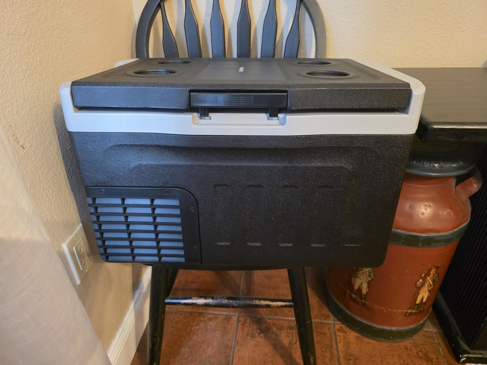 Frigidaire 2-in-1 Portable 12/24V DC & 110-240V AC Compressor Fridge Freezer - Compact for Travel, Car, Camping, Road Trips, Home, Dual Voltage 21qt customer photo 2