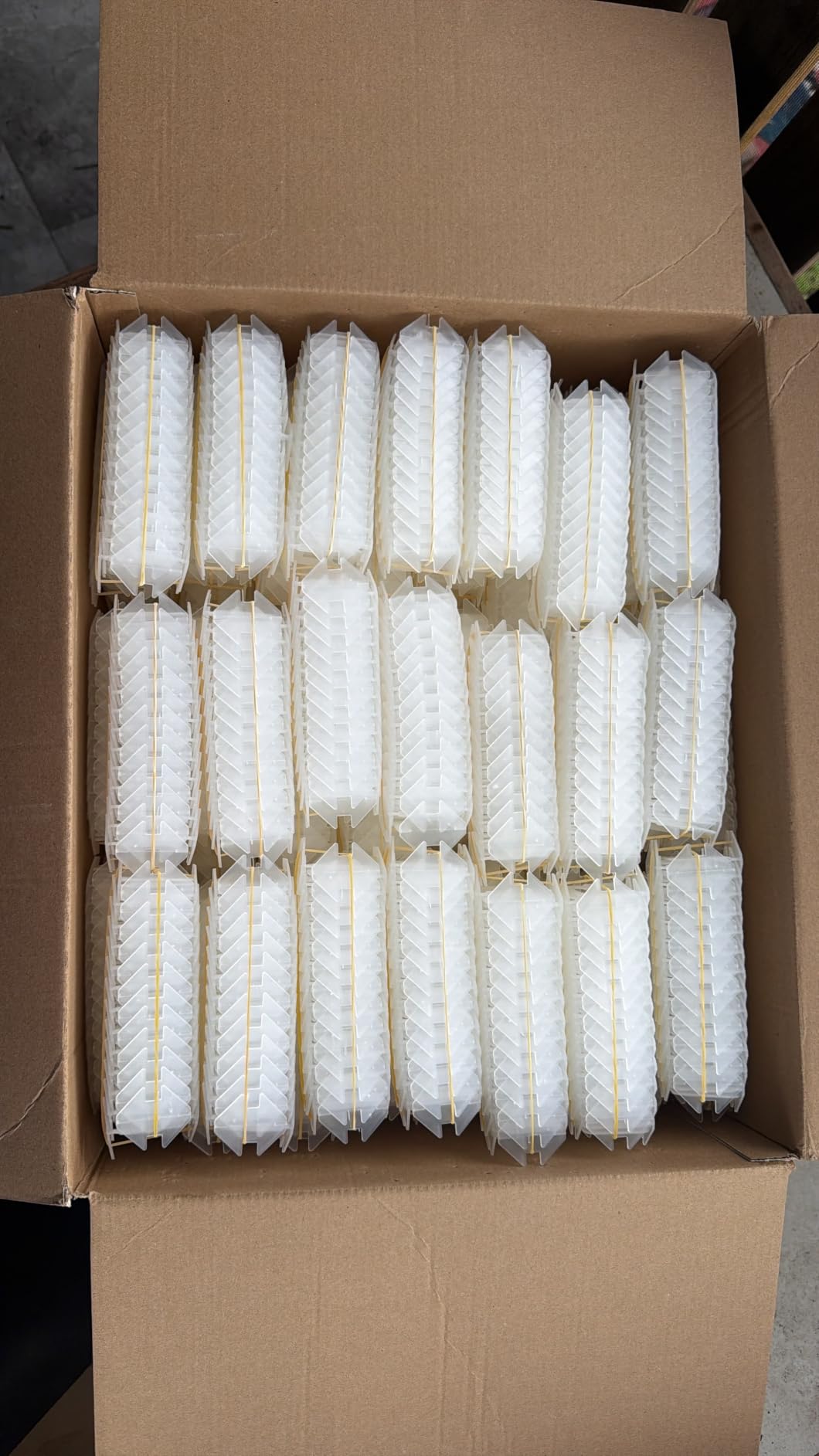 DGSL Tile Spacers 2400 Pcs Tile Clips, Tile Leveling System Clips 1/16 Inch | Tile Leveling Clips for Floor Wall Installation, Ceramic Porcelain Tiles and Stone Installation, Help Correct Tile Bowing customer photo 2