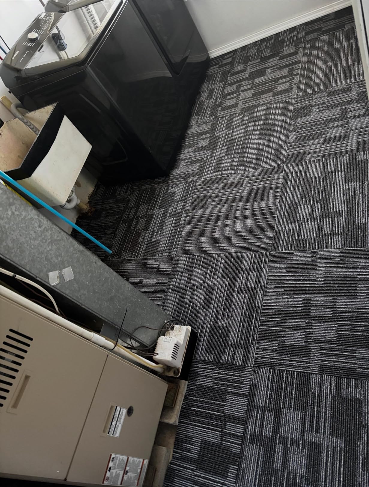 ALTRUISTIC Heavy Duty Commercial Carpet Tiles, 24 x 24, Non-Slip Soft Square Floor Tile, 18 Pieces/72 sq ft, FlexLok Tabs Included, for Office Bedroom Living Room Kitchen Garage Gym (1 Box, Gray) customer photo 2