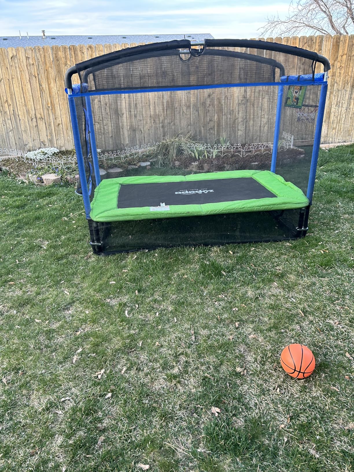 Zupapa 4X6FT Rectangle Trampoline with Basketball Hoop, and Safety Net - Indoor/Outdoor Kids Trampoline for Toddlers Ages 3-6, 220LBS Capacity customer photo 1