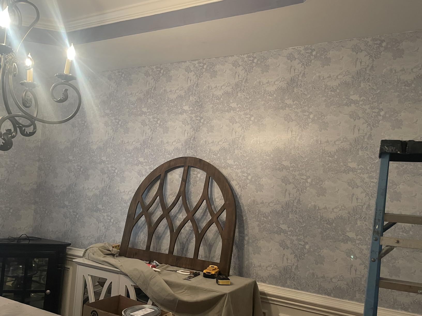 Heroad Peel and Stick Wallpaper Beige Neutral Vintage Forest Animals Floral Wallpaper Removable Self-Adhesive Contact Paper for Bedroom Living Room Cabinets Decoration Thicken Vinyl 17.3