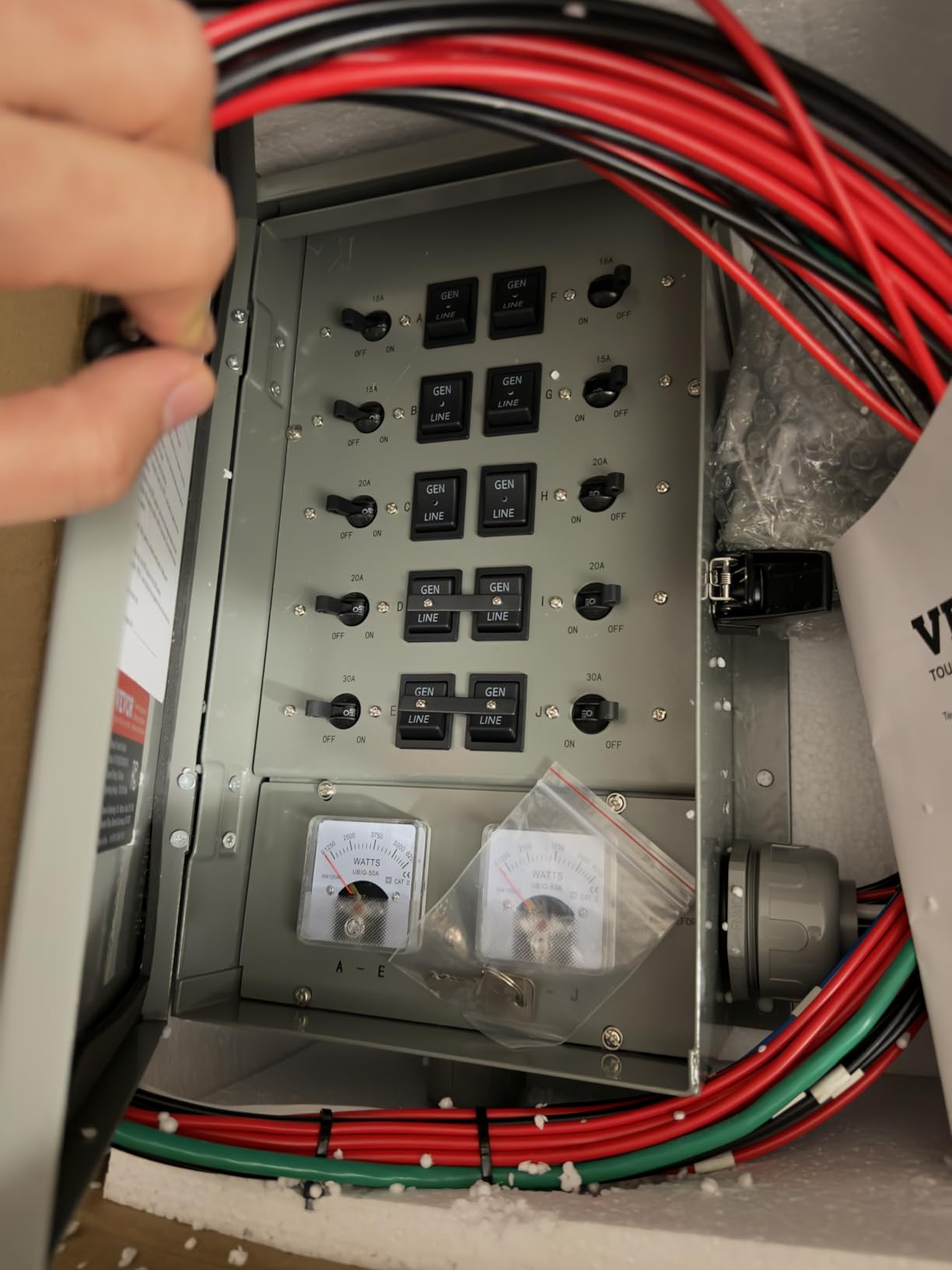 VEVOR Manual Transfer, 50-Amp 10-Circuit, Prewired Generator Transfer Kit with CS6375 Plug Power Inlet Box, Double-Throw, NEMA 3R, Mechanical Watt Meter, for 12500W Generators customer photo 1