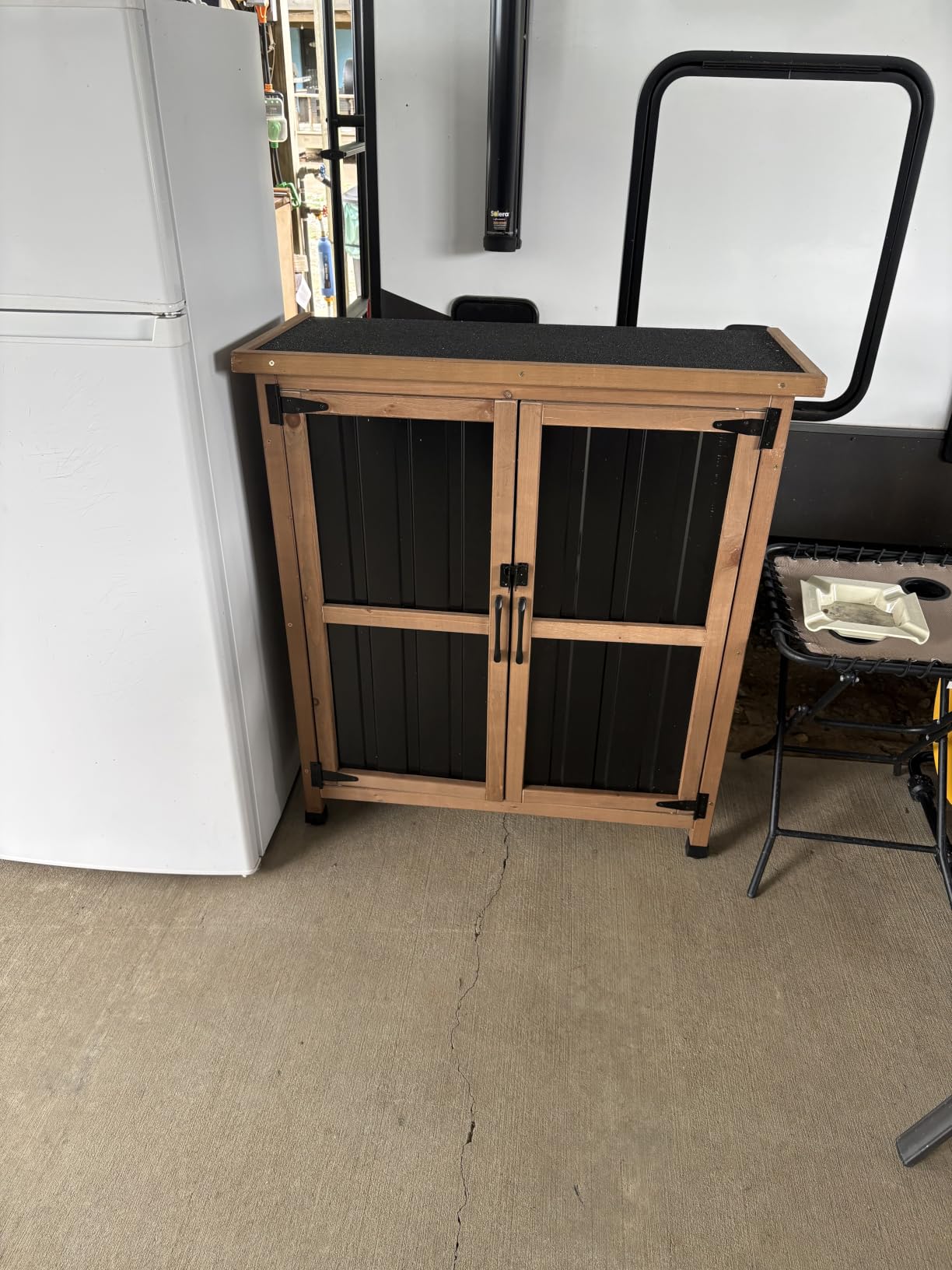 Ketive Outdoor Storage Cabinet, Wood & Metal Storage Shed with Weather-Resistant Roof, Adjustable Shelf, Lockable Doors & Adjustable Feet, for Garden, Patio, Backyard, 27.5