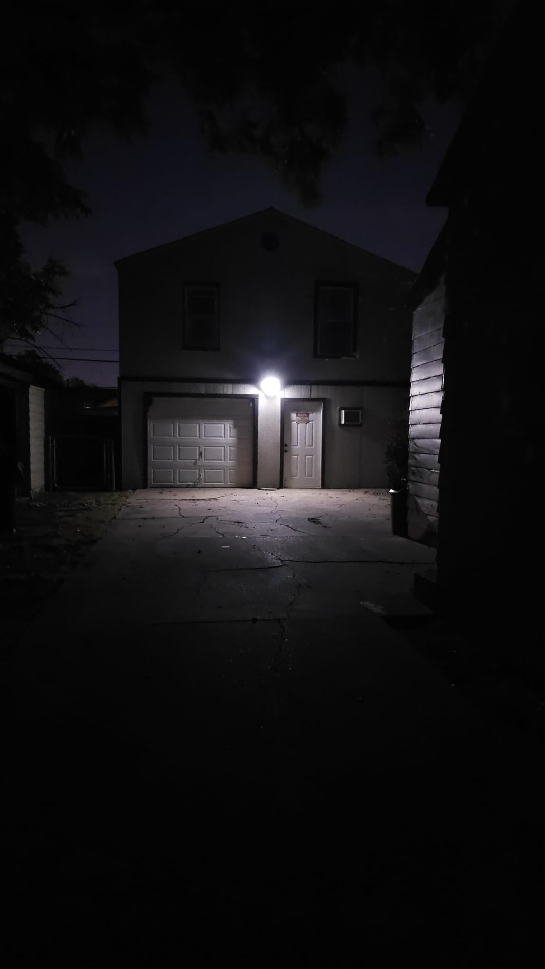 Solar Flood Lights Outdoor Waterproof, 20000mAh 4000LM Linkable | Dual Motion Sensor Security Floodlight Exterior with Remote 16.4 FT Cable, 2-12H Dusk to Dawn Spots Lighting Outside customer photo 2