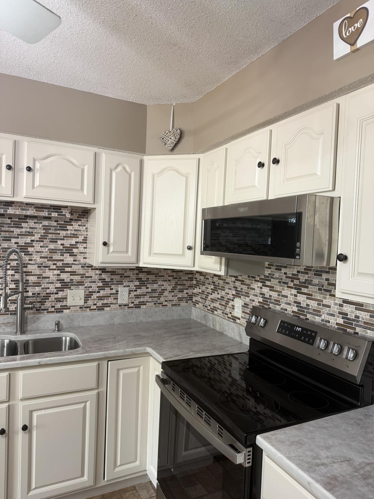 Art3d 10-Sheet Heavy-Duty Peel and Stick Backsplash, Waterproof Wall Tiles Stick on Kitchen Backsplash Living Space, Beige & White customer photo 1