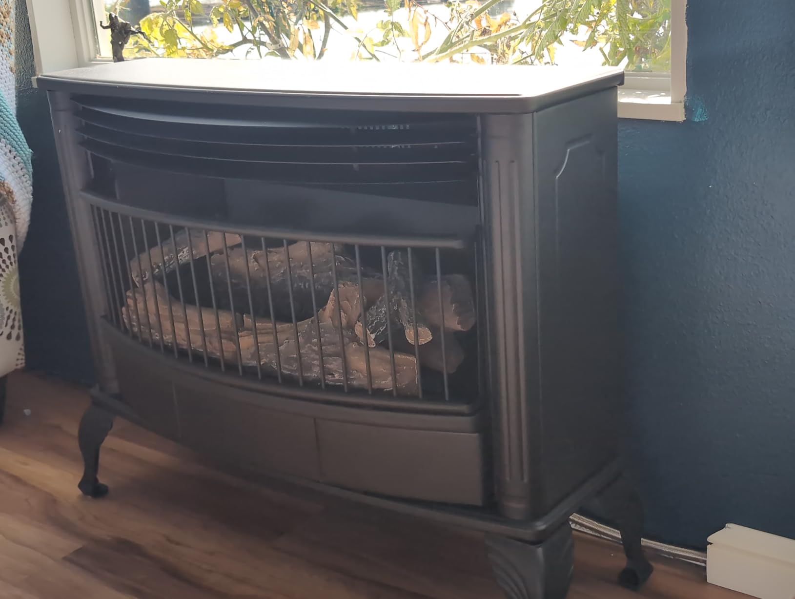 Duluth Forge Ventless Natural Gas Stove - 25,000 BTU, T-Stat Control, Black Finish - Model# QSL250T customer photo 2