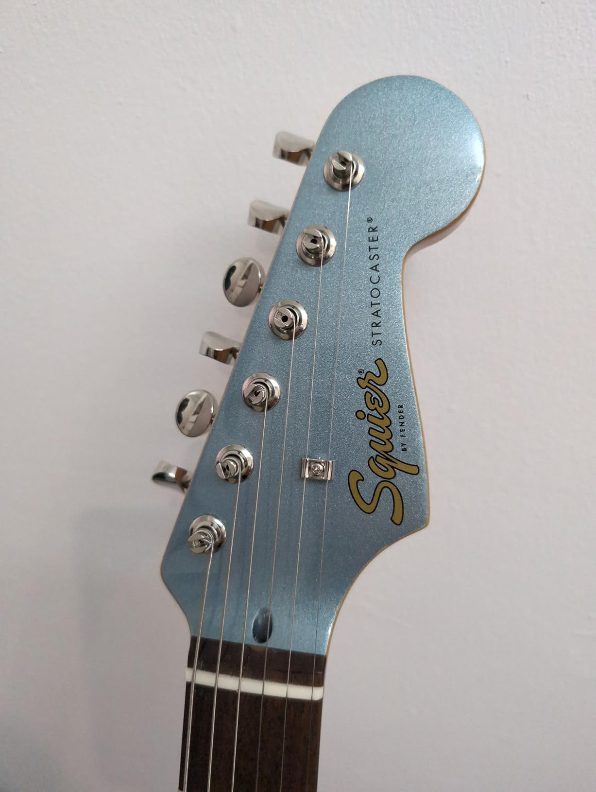 Fender Limited Edition Classic Vibe '60s Stratocaster HSS 6-String Right-Handed Electric Guitar with Poplar Body, Maple Neck, and Indian Laurel Fingerboard (Ice Blue Metallic) customer photo 1