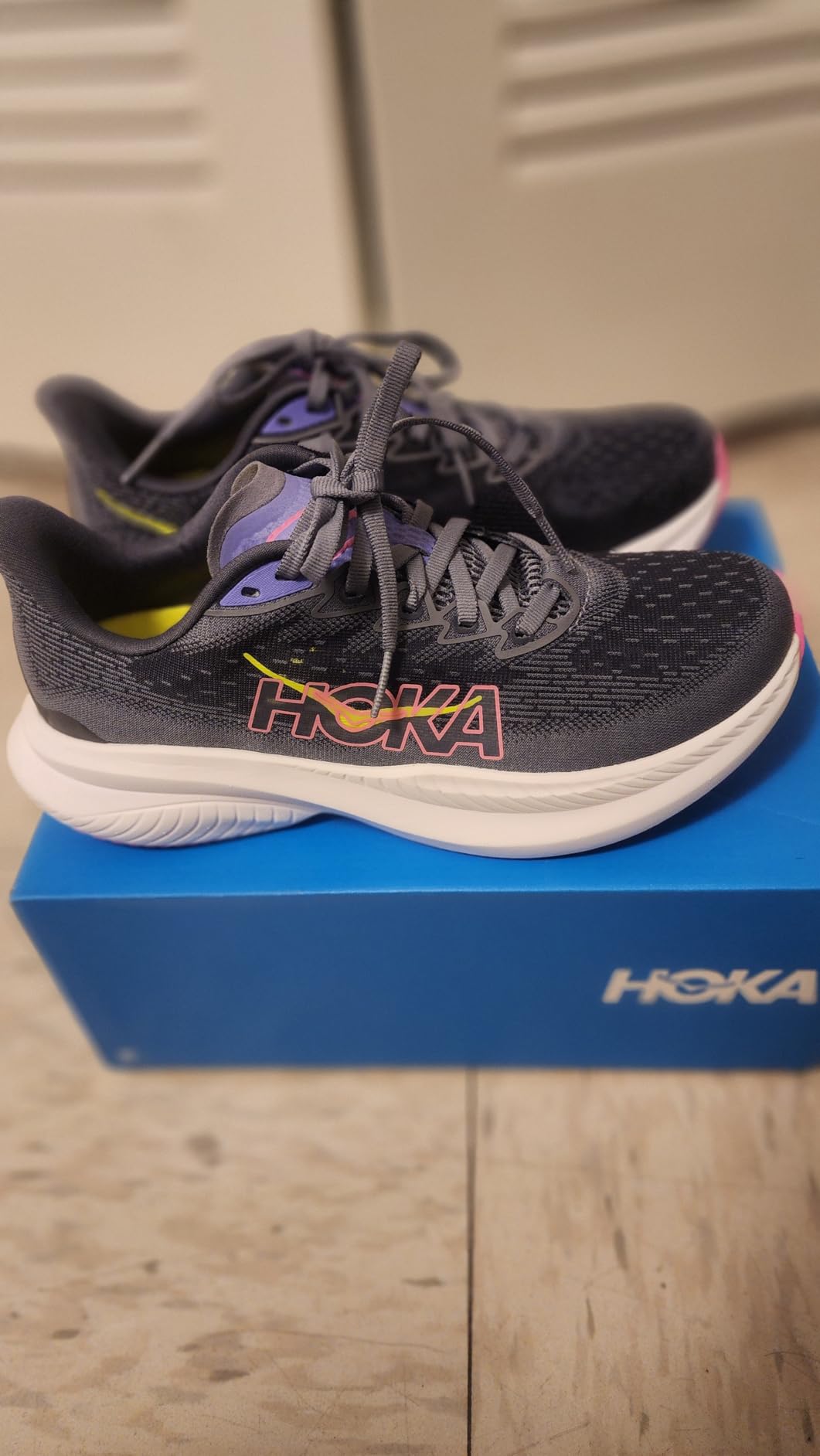 HOKA Men's Arahi customer photo 1