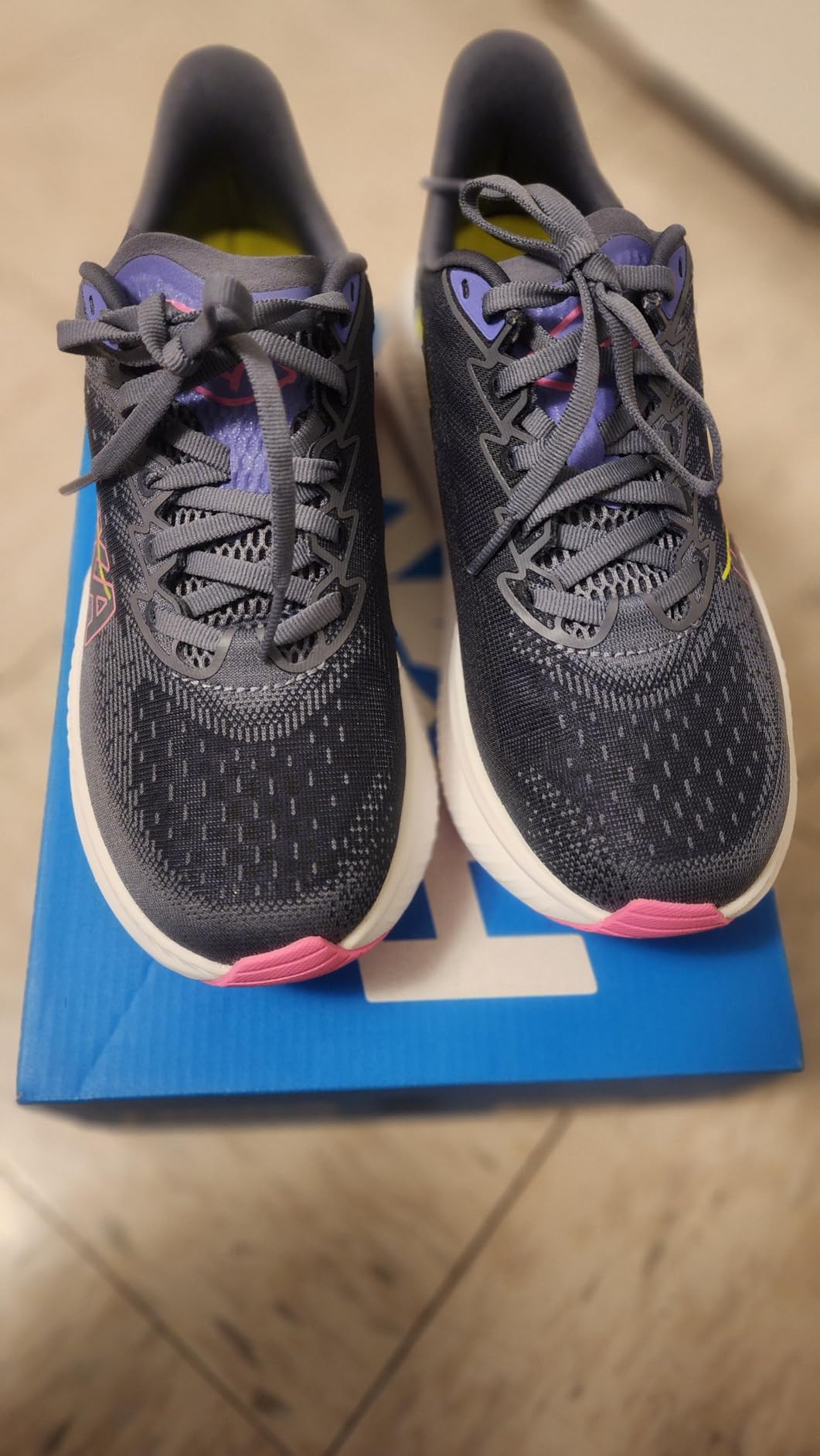 HOKA Men's Arahi customer photo 2
