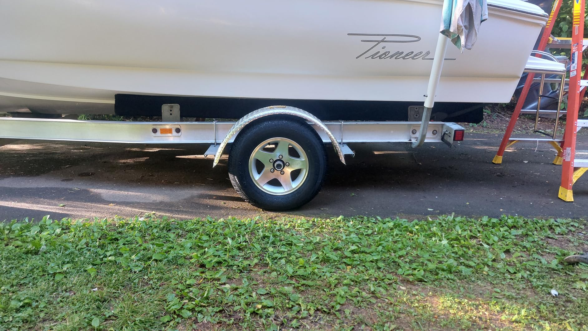 Tie Down Trailer Fenders Single Axle - Diamond Plated, Made in USA - Aluminum Trailer Fender - for 13-16