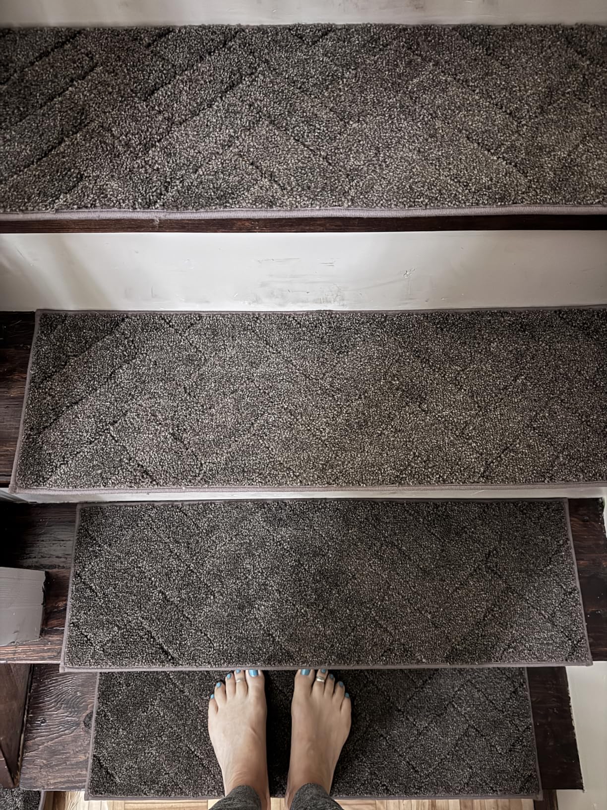 BEQHAUSE Stair Treads for Wooden Steps 28inX9in, Non Slip Carpet Stair Treads Indoor Stair Runners Machine Washable, Soft Stair Rugs Mat Surface Polyester TPE Backing, 15pcs, Charcoal customer photo 2