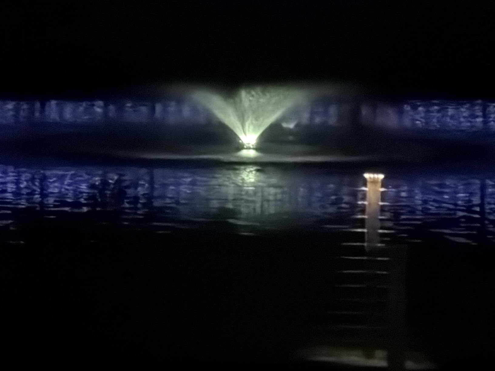 RELIY Pond Fountain Aerator, With 4 RGB Lights 1HP 110V 15000 GPH Stainless Steel Fountain Pump, Fully Automatic Powerful Lake Floating Fountain, 100 FT Power Cord, Programmable Timer Switch customer photo 1