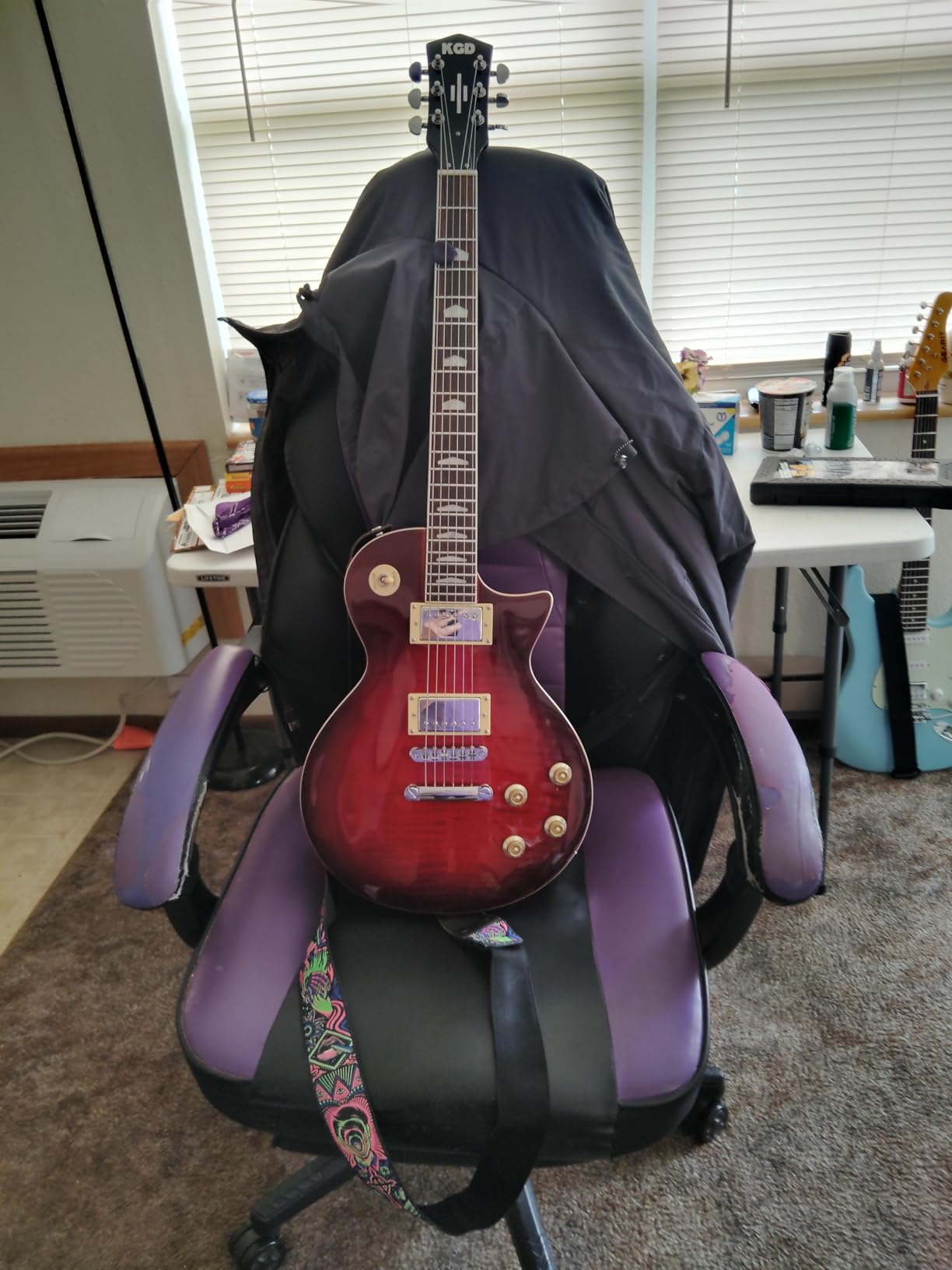 KGD Solid Body Electric Guitar, Mahogany Body & Neck, Rounded End 22 Frets, Bone Nut, Rosewood Fingerboard, Professional/Full Size/Electric Guitars for Adults (Sunburst) customer photo 1