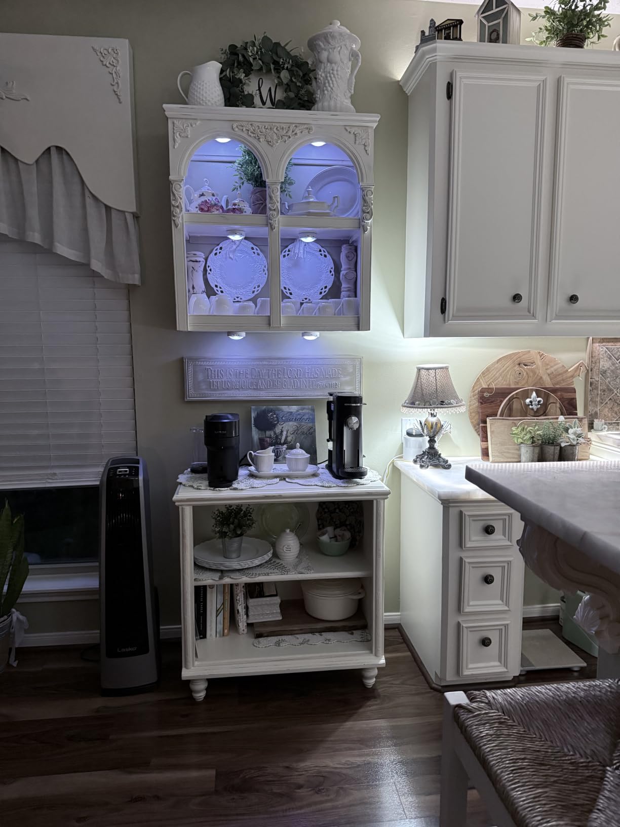 EZVALO 6-Pack Rechargeable Puck Lights with Remote, Mini Under Cabinet Lighting, 2.95'' Tap Lights, 16 RGB Colors & 3 White Color Temps, Dimmable Stick-On Closet Lights for Kitchen, Shelf customer photo 2