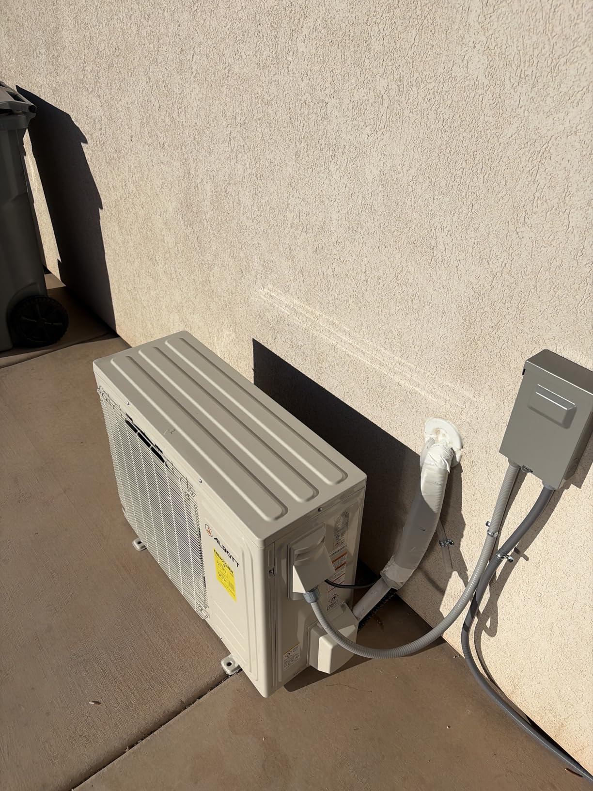Albott Mini Split Air Conditioner and Heater, 12,000 BTU, SEER2 18, 115V Inverter Energy-Efficient AC with Self-Cleaning, Remote and APP Control, Easy Installation, Cools up to 750 Sq.Ft. customer photo 2