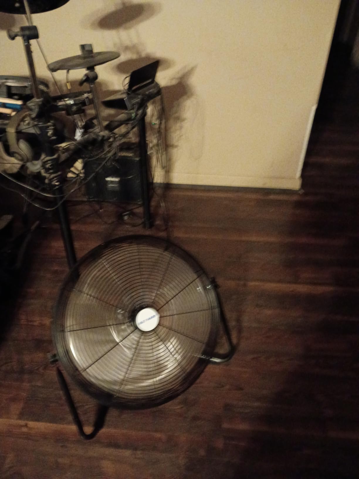 BILT HARD 20 Inch Heavy Duty Floor Fan - 4650 CFM High Velocity, 3-Speed with Wall-Mounting System, Industrial Shop Fan for Commercial, Garage, and Greenhouse customer photo 1