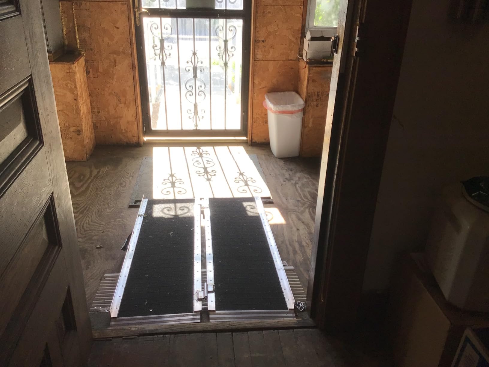 VEVOR 7FT Portable Wheelchair Ramp, Smooth Door Access No Blocking Design, 800 LBS Heavy Duty Non-Slip Threshold Ramp for Home Steps, Stairs, Doorways, Scooter, Curbs customer photo 1