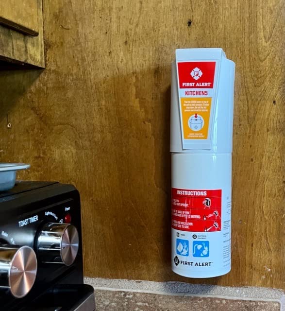 First Alert Fire Extinguisher, Standard Kitchen Use - KITCHEN5 UL RATED 5-B:C, White 1-Pack customer photo 2