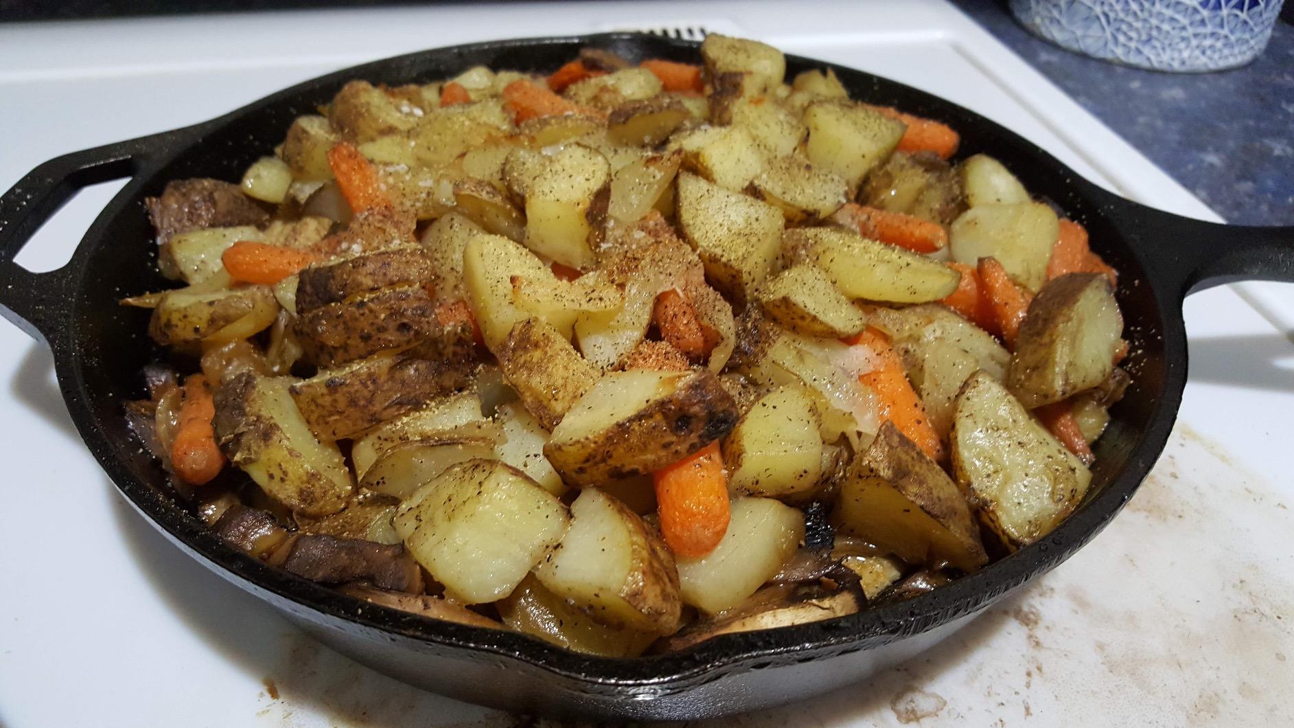 Lodge Cast Iron, 8-Inch | Non-Toxic & Naturally Non-Stick Cast Iron Pan, Compatible with Oven, Stove, Grill & Campfire, Made in USA customer photo 2