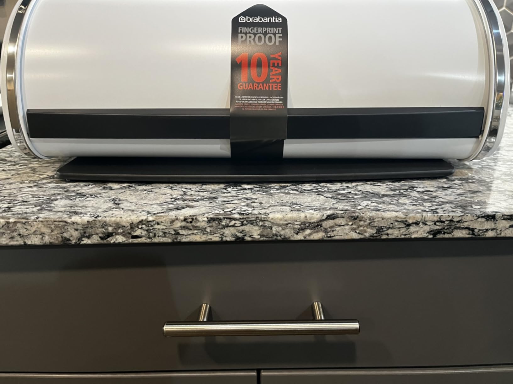 Brabantia Roll Top Bread Box | Medium | Matt Steel | Large Metal Front Opening Bread Store for Kitchen Countertop | Partly Flat Top for Extra Storage, Magnet Closing Lid | Fits 1 Loaf customer photo 1