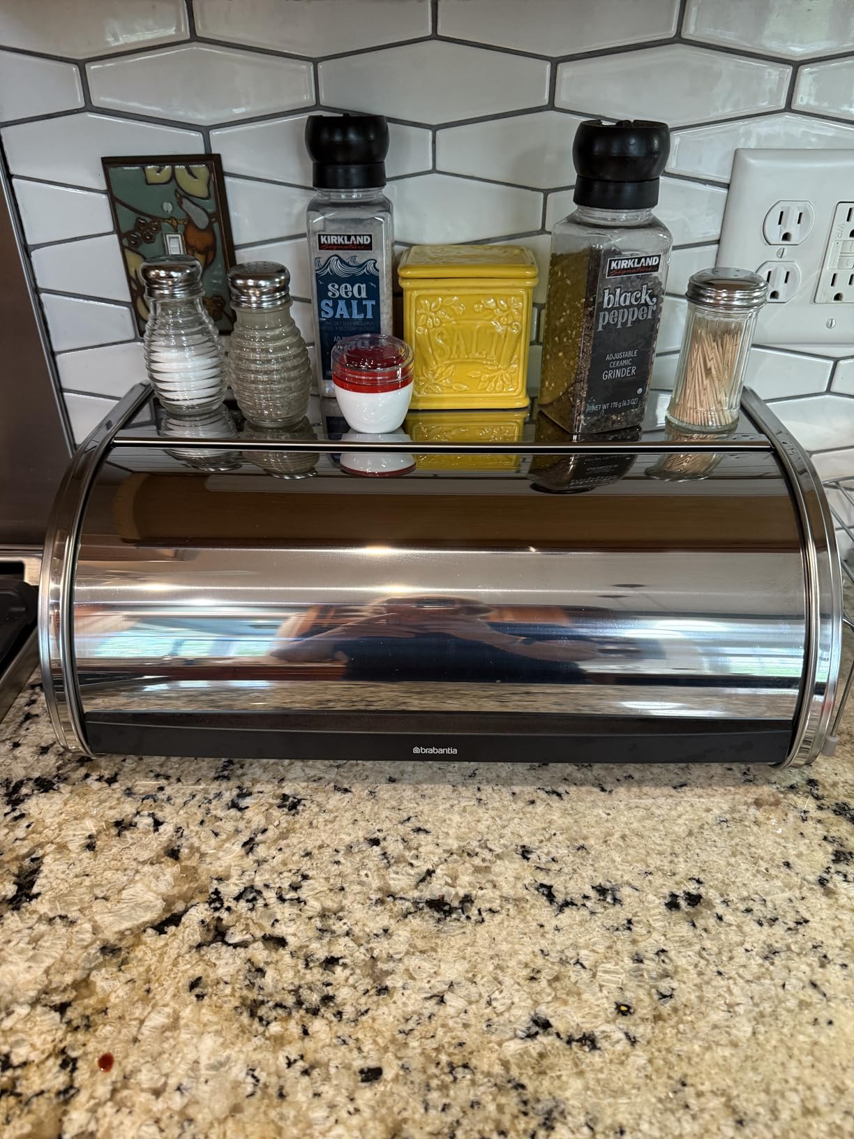Brabantia Roll Top Bread Box | Medium | Matt Steel | Large Metal Front Opening Bread Store for Kitchen Countertop | Partly Flat Top for Extra Storage, Magnet Closing Lid | Fits 1 Loaf customer photo 2