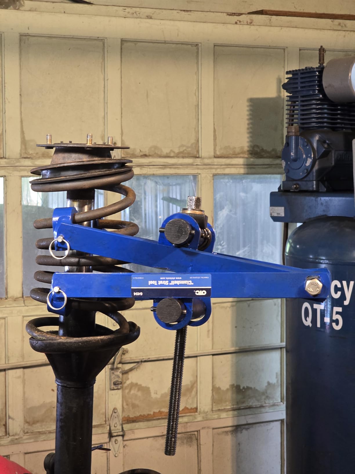 OTC 6494 Clamshell Strut Spring Compressor - Compresses 4