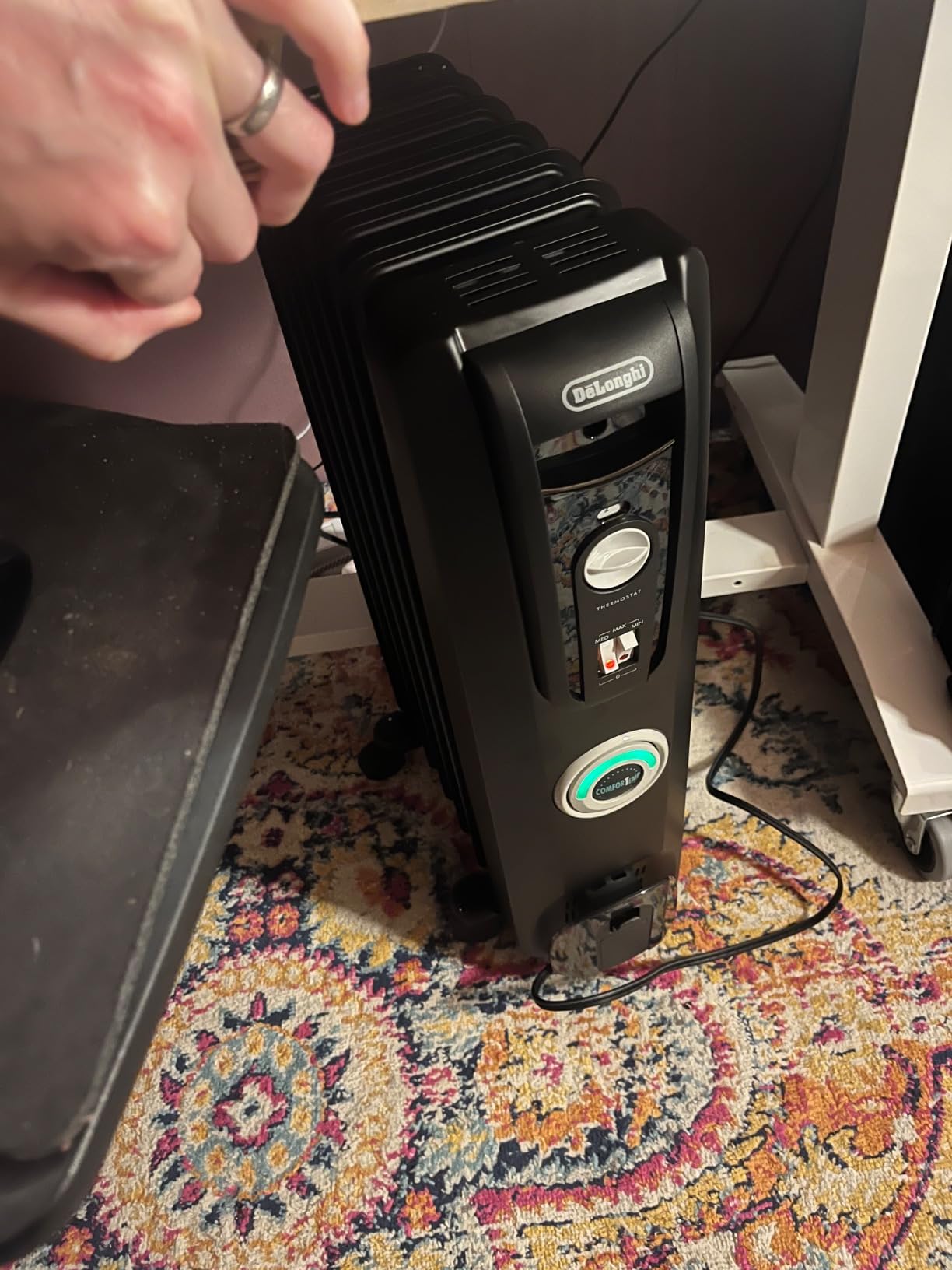 De'Longhi Oil filled Radiator Heater, 1500W Electric Space Heater for indoor use, portable room heater, Energy Saving, full room like office and bedroom with safety features, EW7707CM customer photo 1