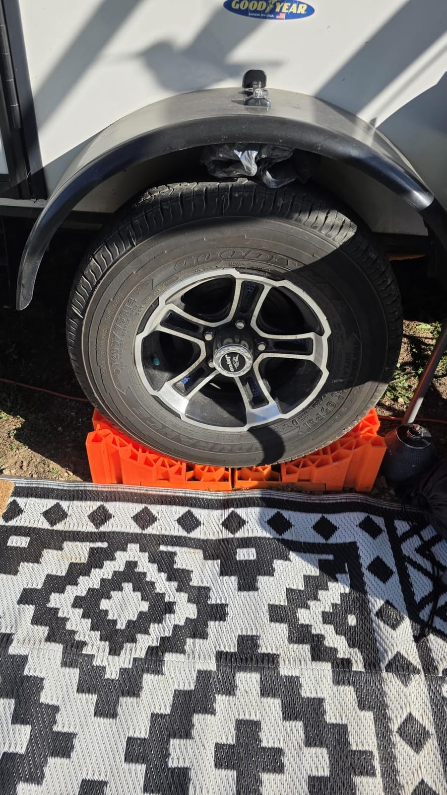 Lynx Levelers 11 Pack Including 1 Lynx Cap Level Top for RV/Trailer/Motorhome/Vanlife Interlocking Leveling Blocks with Storage Bag for Most Leveling and Stabilizing Functions. 00015, Made in USA. customer photo 1