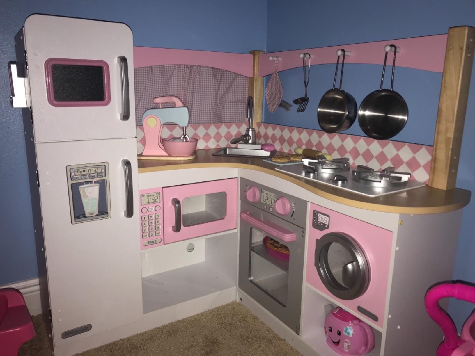 KidKraft Grand Gourmet Corner Wooden Play Kitchen with Washer, Chalkboard, Curtains and 4 Accessories, Gift for Ages 3+ customer photo 1