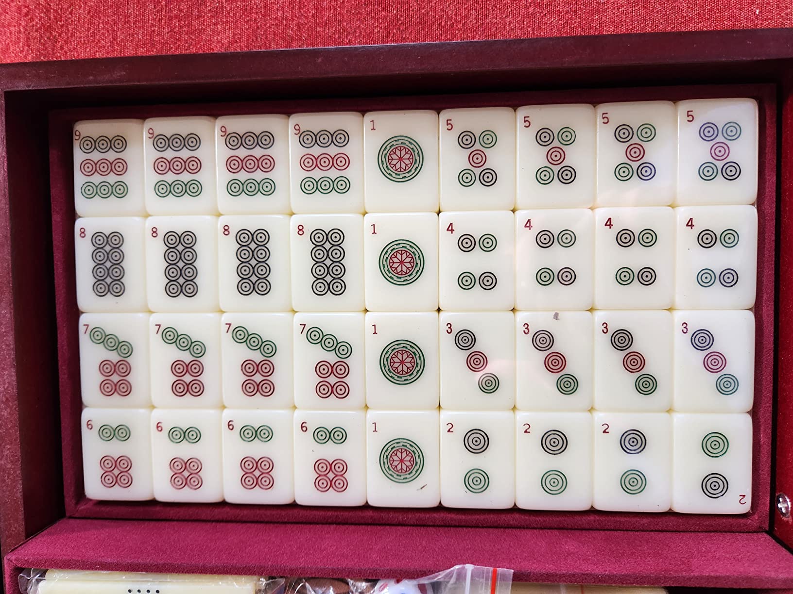 Yellow Mountain Imports Classic Chinese Mahjong Game Set, Champagne Gold - with 148 Medium Size Tiles and a Wooden Case - for Chinese Style Game Play customer photo 2
