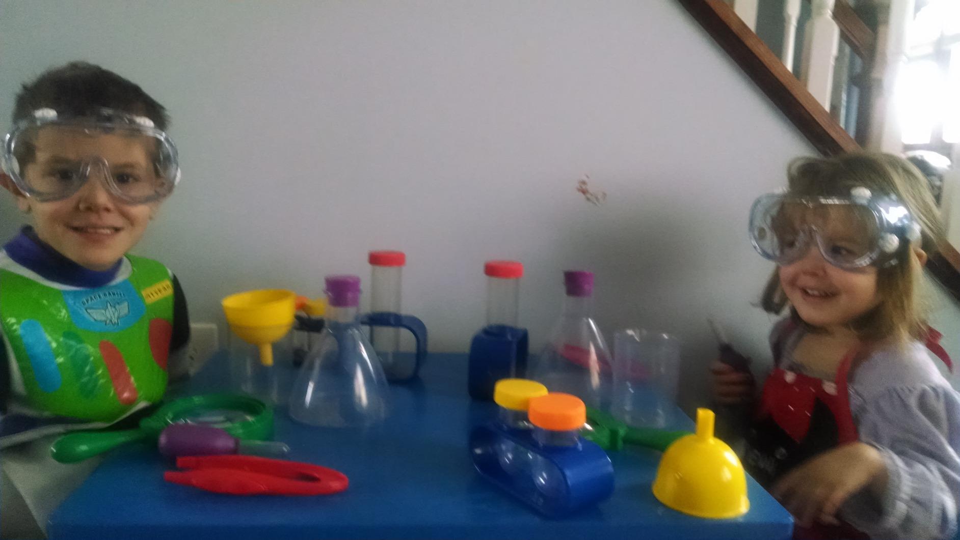 Learning Resources Primary Science Lab Set | Experiments for Kids, Chemistry Toy, Pretend Play, STEM Projects, Classroom Must Haves, Teacher Supplies customer photo 2