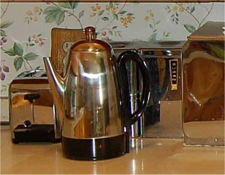 West Bend Electric Percolator Classic Style Coffee Maker with Heat Resistant Handle Base and Detachable Cord with Stainless Steel Stem and Basket, 12-Cup, Silver customer photo 1