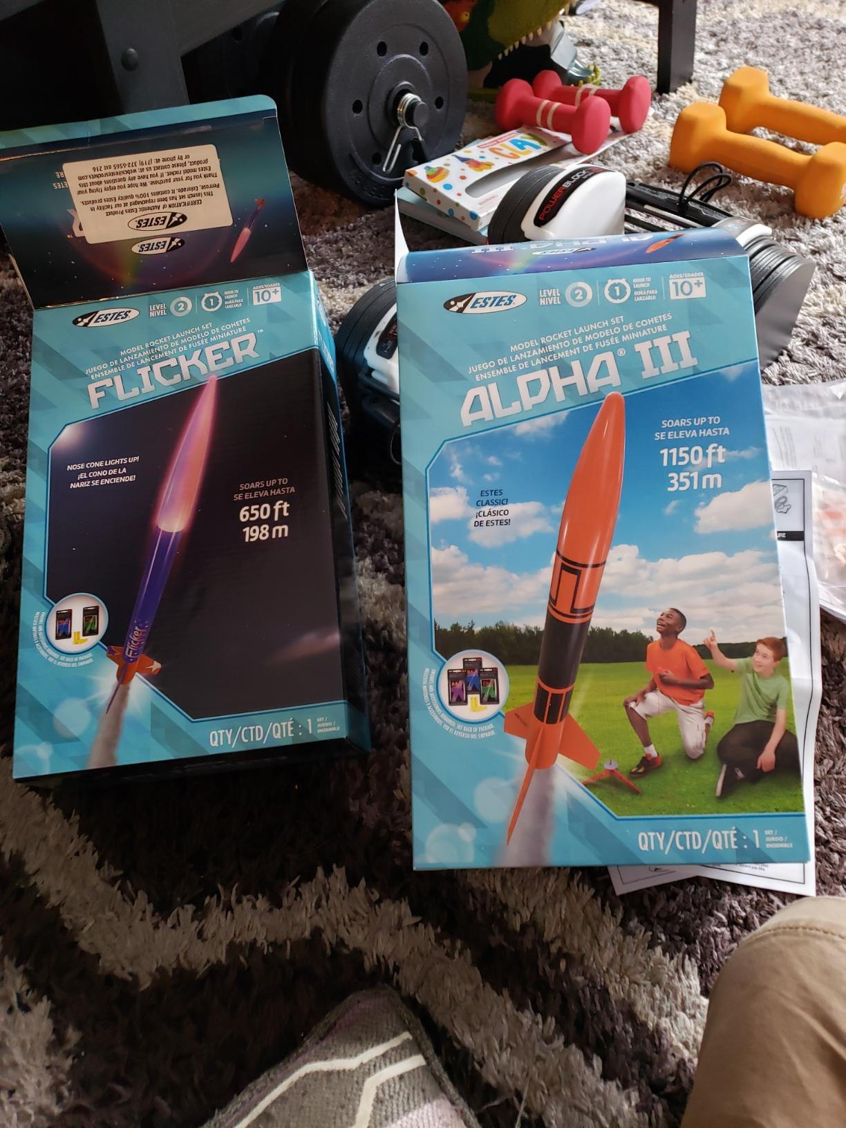 Estes 1427 Alpha III Rocket-Building Kit, Beginner Flying-Rocket Model Kit for Ages 10+, Includes Launch Pad and Controller customer photo 2