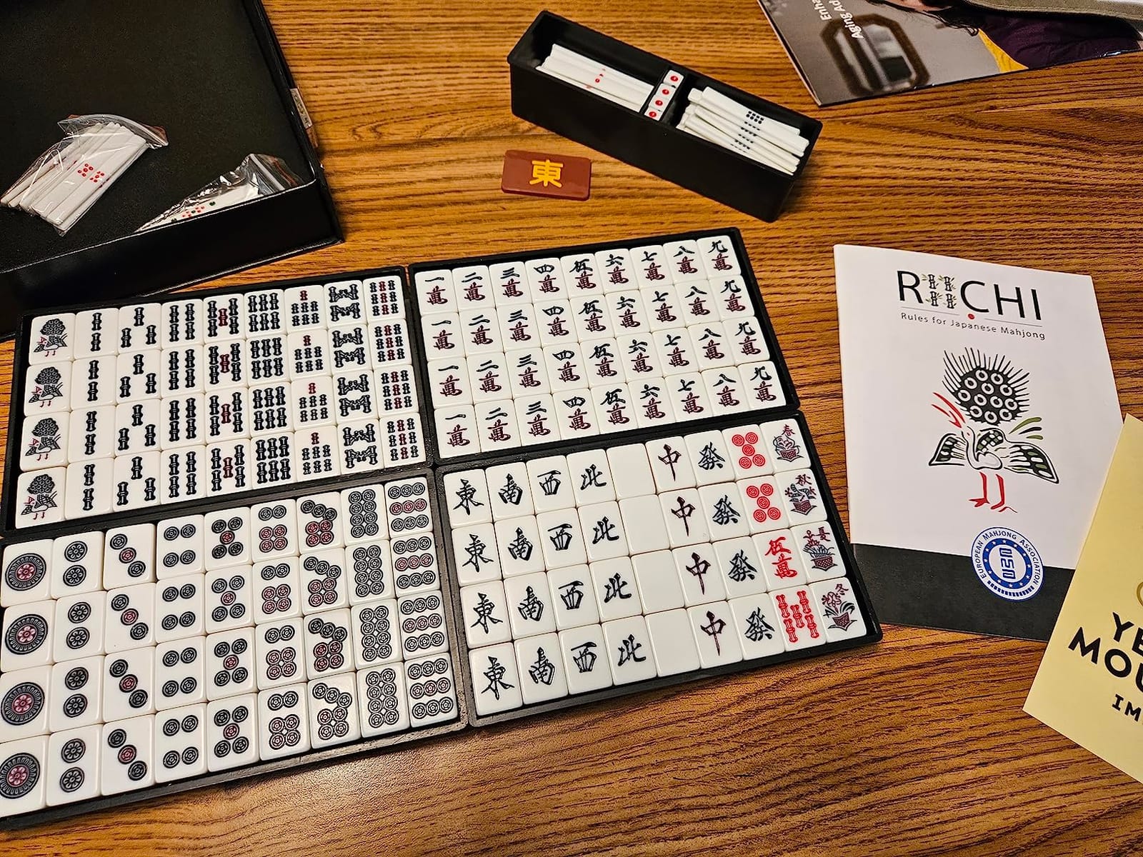 Yellow Mountain Imports Japanese Riichi Mahjong Set - Black Standard Size Tiles and Vinyl Case - with East Wind Tile, Set of Scoring Sticks, & Dice customer photo 2