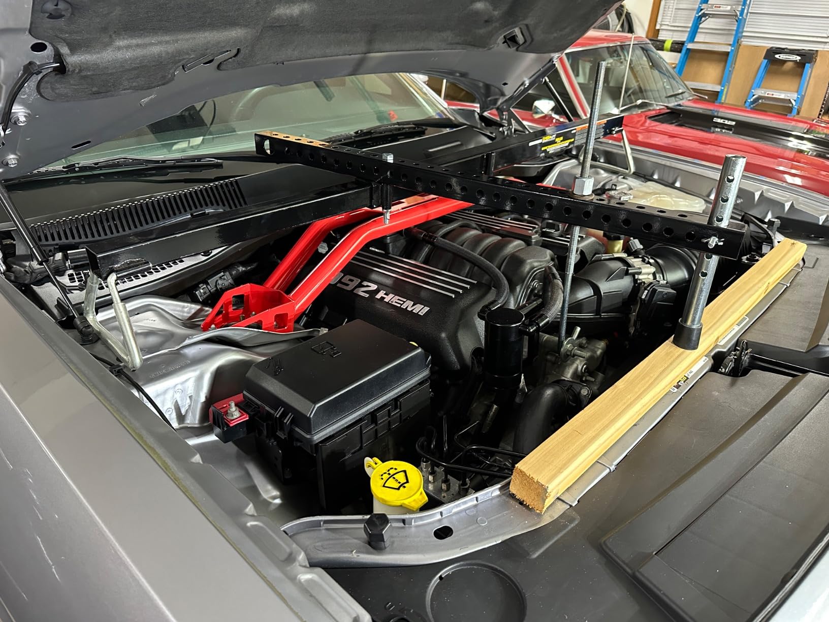 Omega 44700 Black Engine Transverse Bar with Arm - 700 lb. Capacity customer photo 2