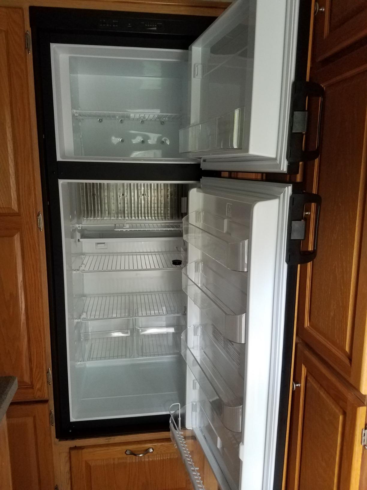 DOMETIC DM2862RB 8.0 Cubic Feet 2-Way Refrigerator customer photo 2