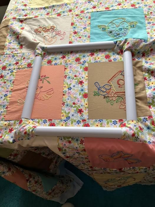 Dritz 3128 Quilt-N-Go Quilter's Lap Frame, 14 x 14-Inch, White customer photo 1