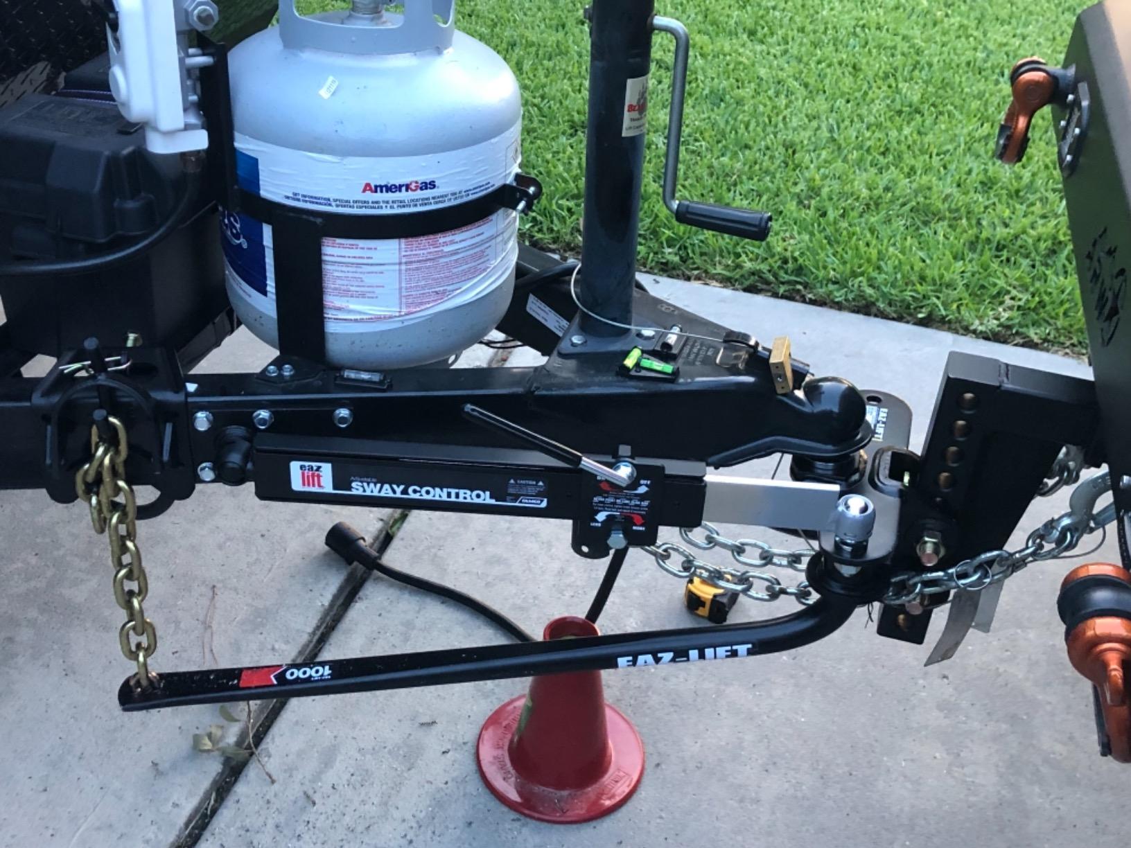 Camco Eaz-Lift Elite 1,000lb Weight Distribution Hitch Kit with Manually Adjusted Sway Control - Ready-to-Tow with Pre-Installed Hitch Ball, Sway Control Ball, U-Bolts, & Chain Package (48058) customer photo 1