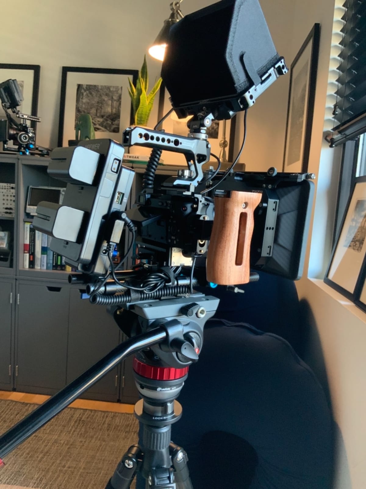 Manfrotto Video Head with Flat Base, Video Head for Compact Video Cameras and DSLR Cameras, for Filming, Videography, Content Creation, Vlogging, Live Streaming customer photo 1