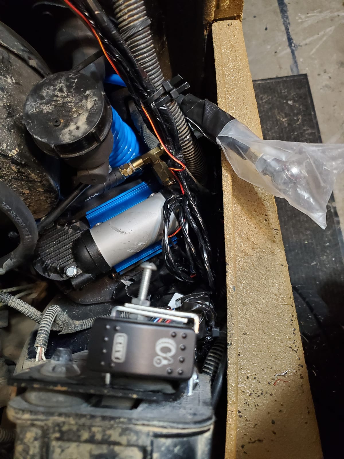 ARB CKMA12 On-Board Air Compressor High Performance 12 Volt for Air Locker Differentials and Tire Inflation customer photo 2