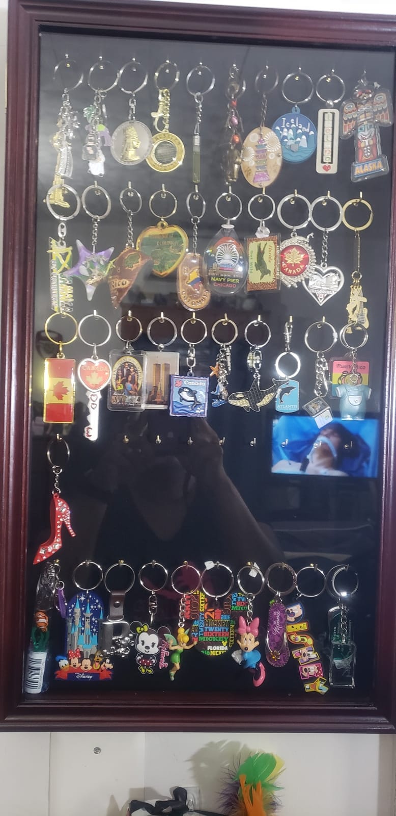 Fishing Lures Keychain Display Case Pocket Watch Wall Cabinet Frame Keyring Golf Bag Tag Luggage Tag Showcase Shadow Box Mahogany Finish customer photo 1
