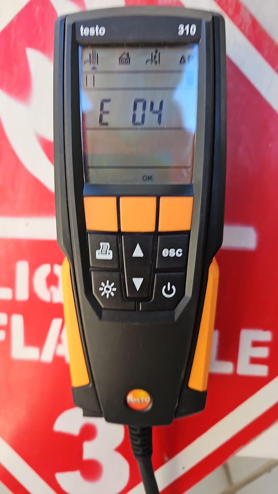 testo 310 I Residential Combustion Analyzer Kit I Flue Gas Detector Set for Heating Systems | Measures O2, CO2, Draft, Pressure, Flue and Ambient Temp. Kit Includes Probe, Filters, USB Charger, Hard Case customer photo 1