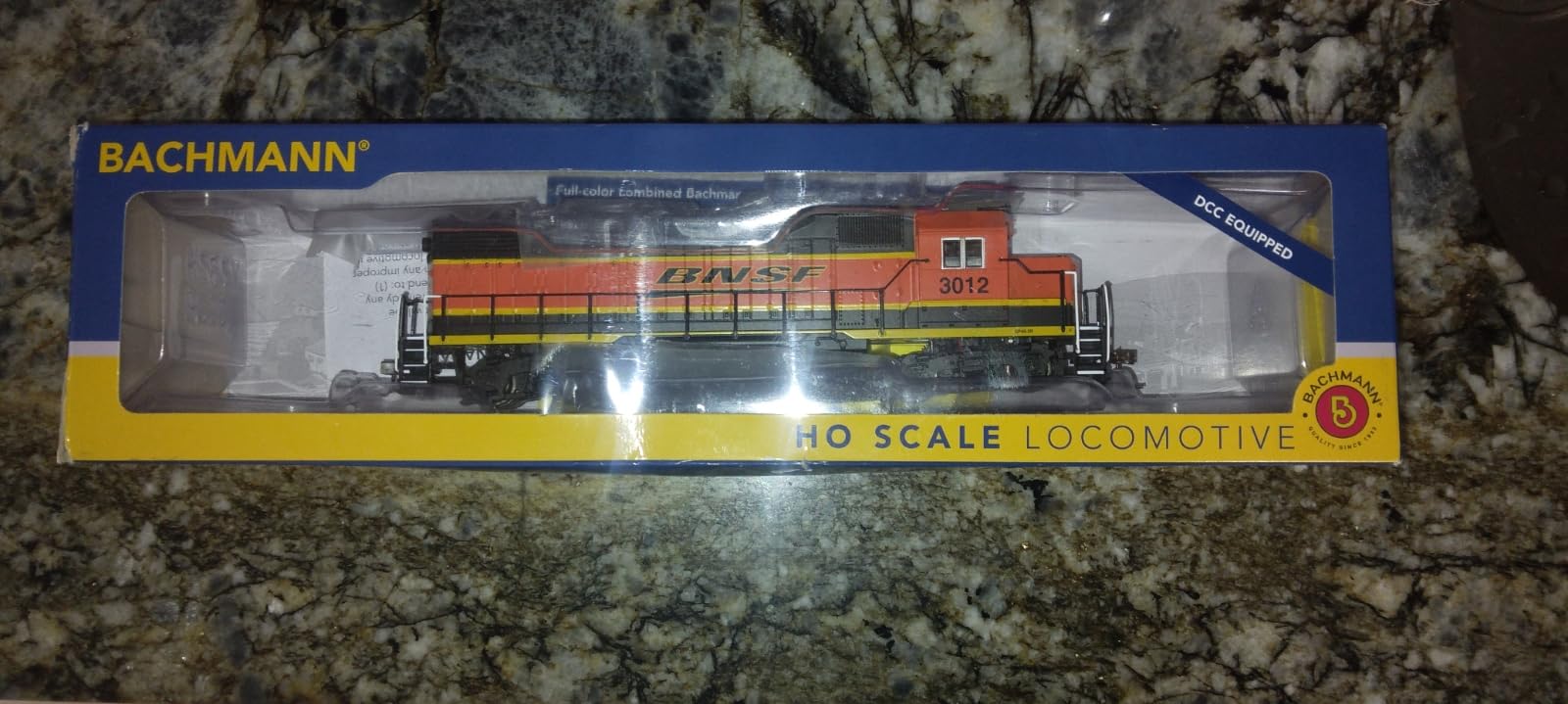 Bachmann Trains EMD SD40-2 DCC Equipped Diesel Locomotive Santa Fe #5020 HO Scale | Diesel Locomotive, DCC Equipped with All Wheel Drive, Highly Detailed Body, Metal Wheels and E-Z Mate Couplers, 60913 customer photo 1