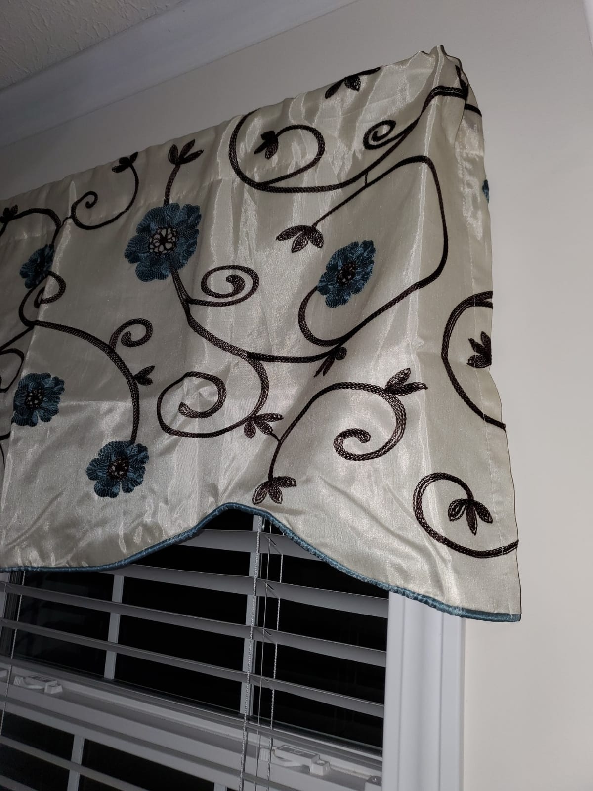 Lush Decor Royal Garden Valance Floral Window Kitchen Curtain (Single), 42