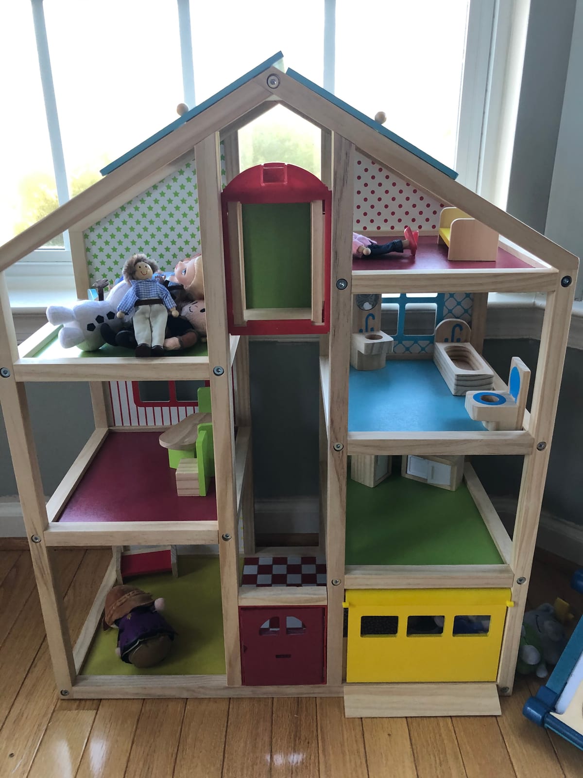Melissa & Doug Wooden Hi-Rise Dollhouse with 15 Furniture Pieces, Garage, Working Elevator Preschool Dollhouse for Kids Ages 3+ customer photo 2