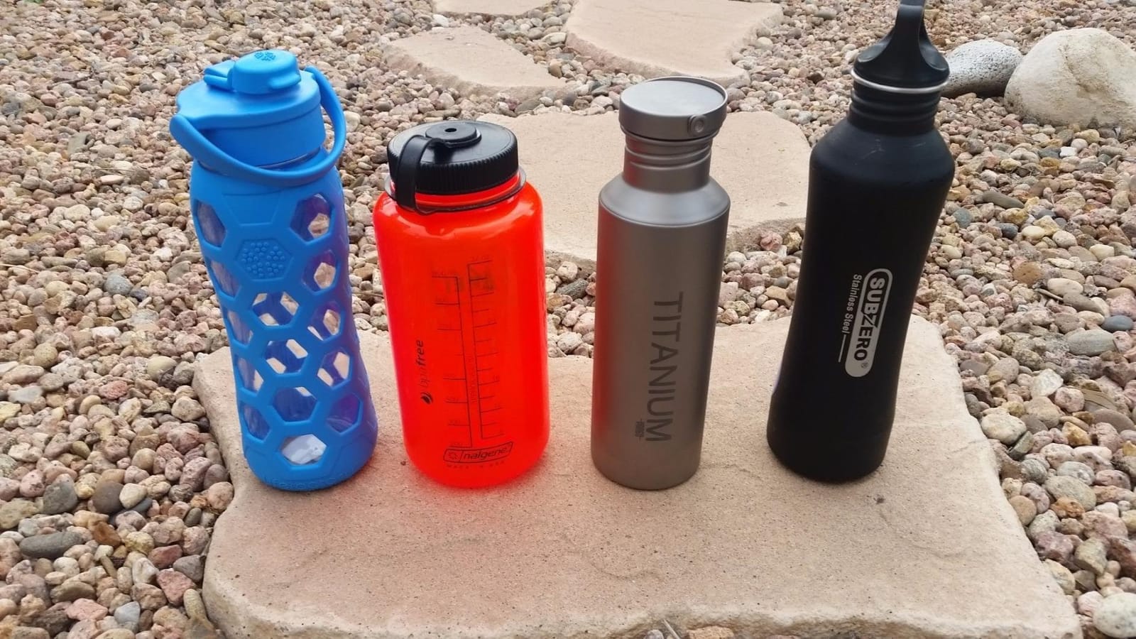 Vargo Titanium Water Bottle with Ti Lid | 100% Titanium Construction | 650 ml Capacity | Weighs 3.9 ounces customer photo 1