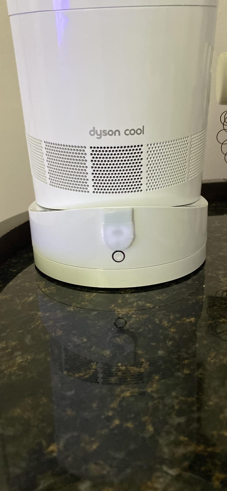 Dyson AM06 Table Fan customer photo 1