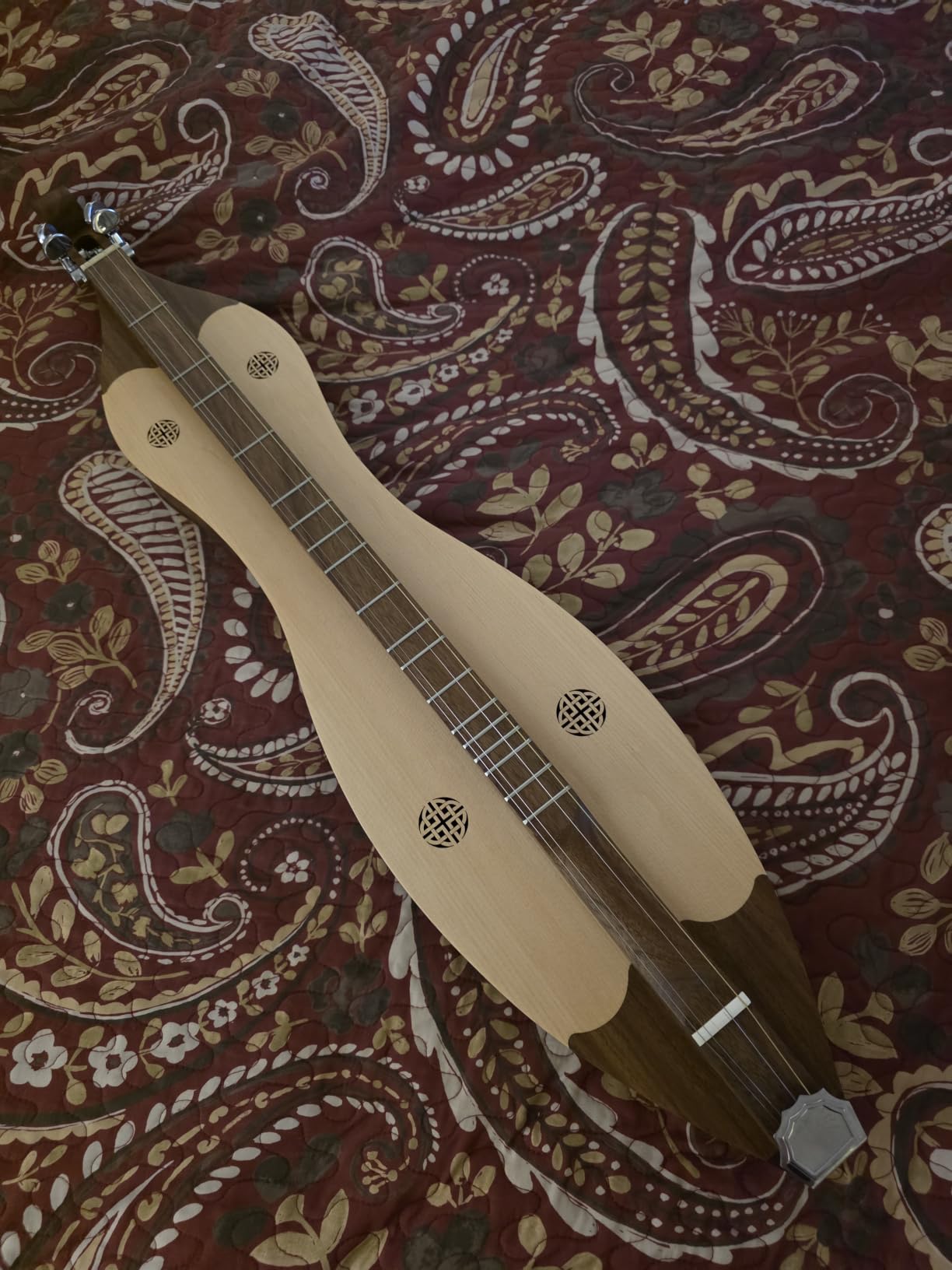 Roosebeck Grace Mountain Dulcimer 4-String Vaulted Fretboard Spruce Knotwork customer photo 1